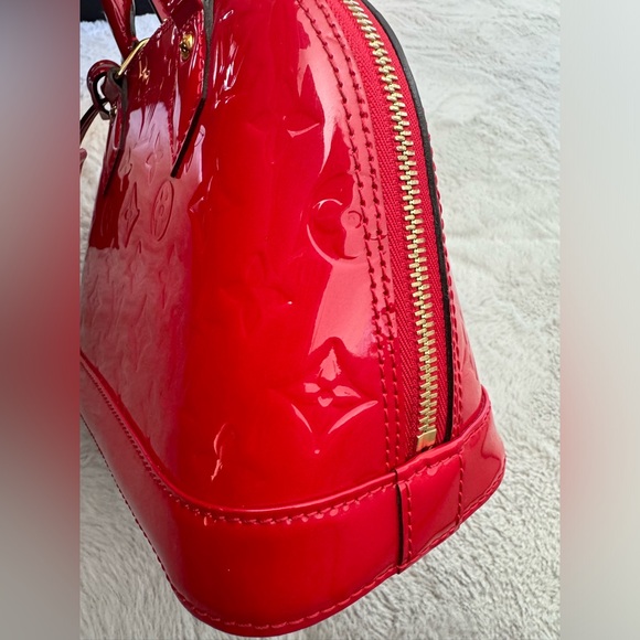 Louis Vuitton Alma BB in Vernis Pomme D'Amour - Picture 7 of 13